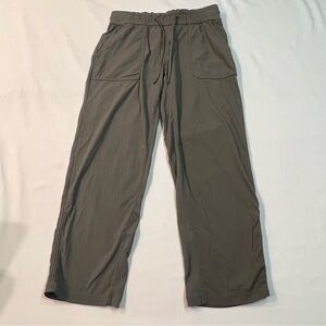 Lululemon Beyond the Studio Crop
Grey Sage Size 8